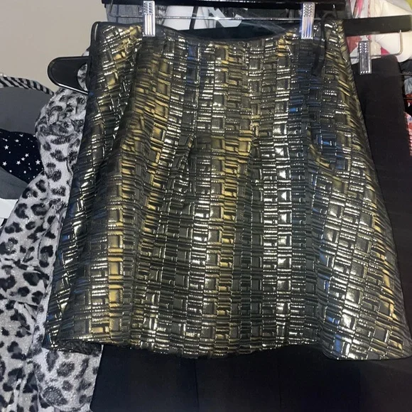 Kate Spade ♠️ Saturday full skirt. It’s size 6 with side zipper - Picture 2 of 4